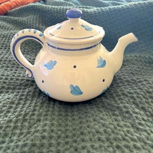 Ceramic teapot